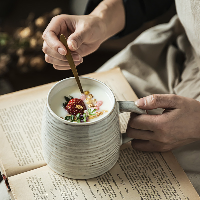 Taza de cerámica retro japonesa Taza de avena con leche para el hogar Taza para beber Taza de fondo ancho Taza de café de gran capacidad