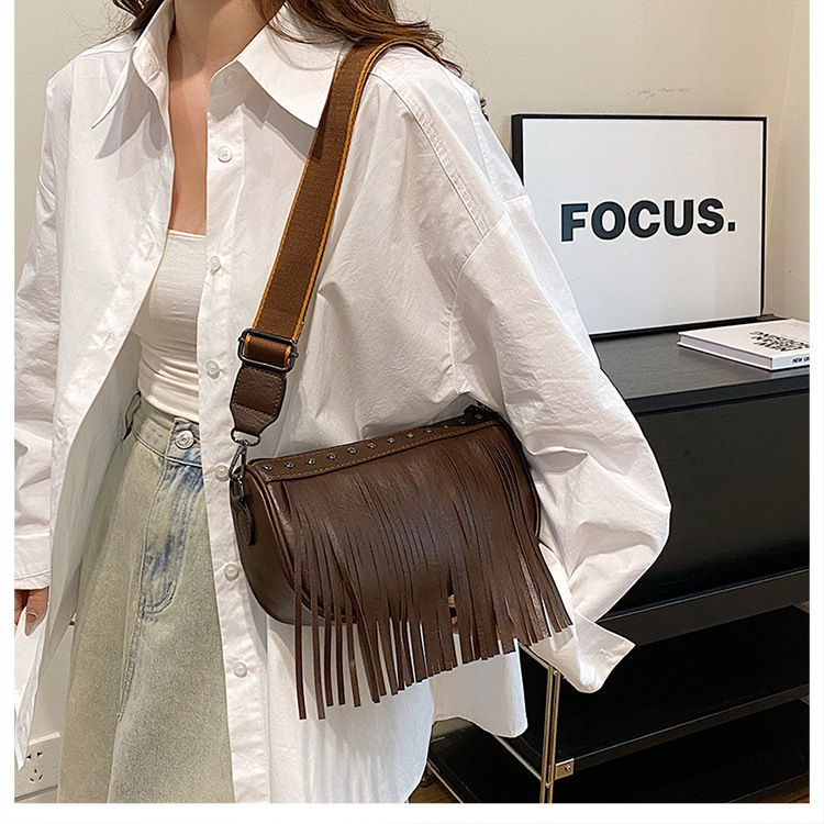 Women's Small Pu Leather Solid Color Streetwear Tassel Zipper Underarm Bag display picture 10
