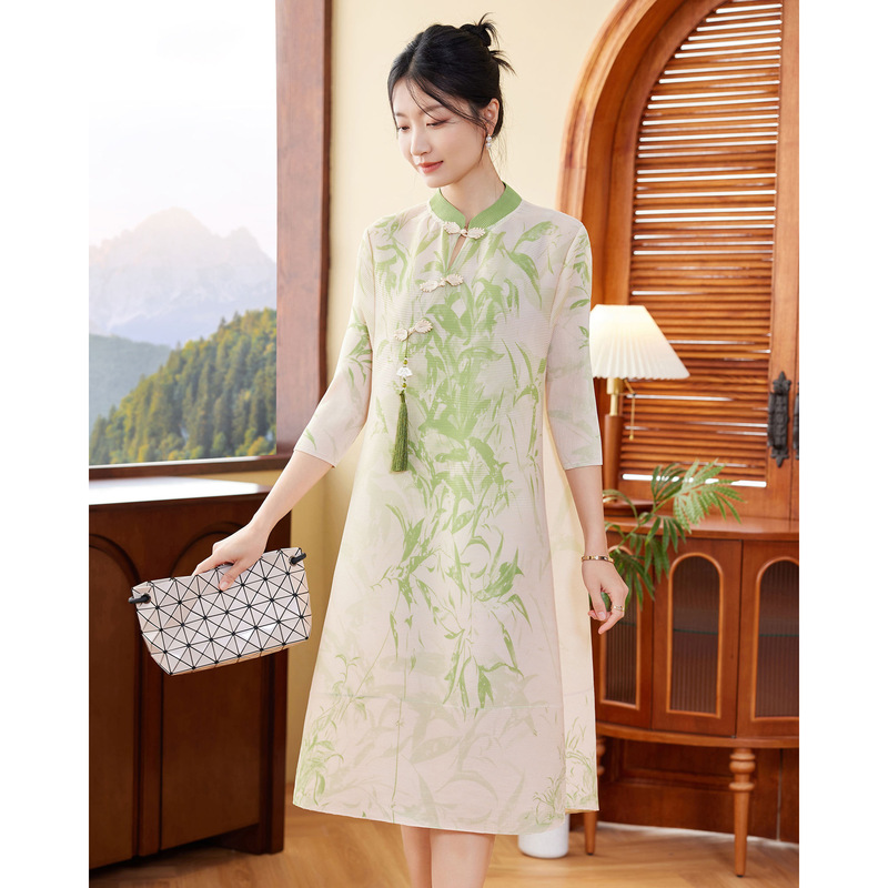 New Chinese-Style Dress, Spring 2026 New Retro Cheongsam Dress, Middle-Aged and Elderly Women's Clothing, Age-Reducing and Stylish Plus-Size Dress New Chinese-Style Dress, Spring 2026 New Retro Cheongsam Dress, Middle-Aged and Elderly Women's Clothing, Age-Reducing and Stylish Plus-Size Dress