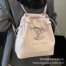 双肩包女大容量2025新款时尚休闲手提书包水桶包小众轻便旅游背包