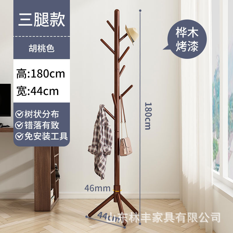 木の服のハンガーが床に落ちています。|undefined