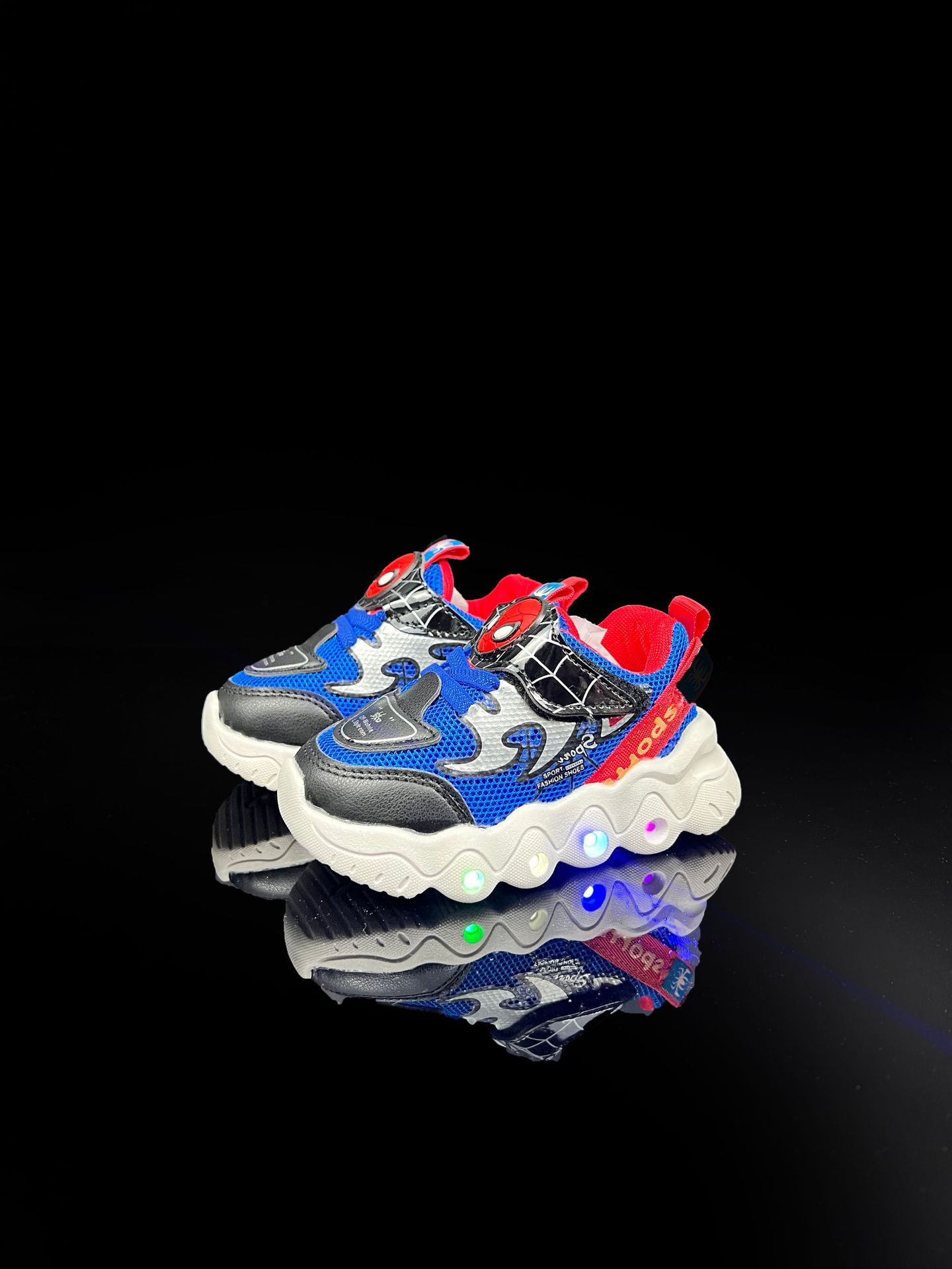 La Primavera de los nuevos muchachos antideslizantes de fondo suave luz-En suela casual deportes azul malla transpirable zapatos para niños ventas directas de fábrica