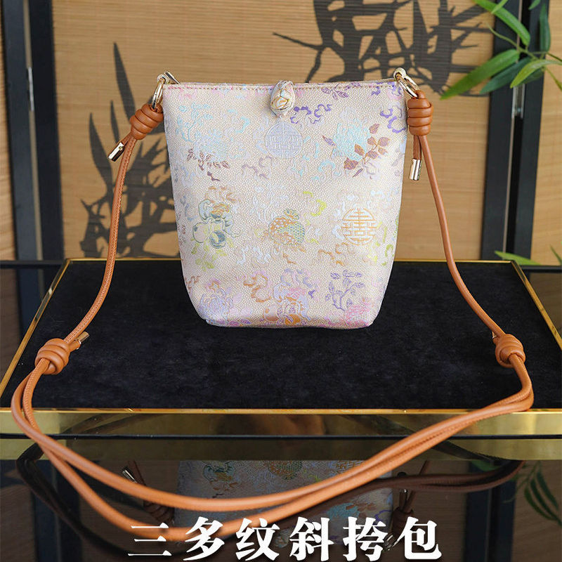 Ancient Coin Pattern, Intangible Cultural Heritage Song Brocade Silk Bag, New Chinese Style High-End Mulberry Silk, Exquisite Single-Shoulder Bag to Match Qipao Ancient Coin Pattern, Intangible Cultural Heritage Song Brocade Silk Bag, New Chinese Style High-End Mulberry Silk, Exquisite Single-Shoulder Bag to Match Qipao