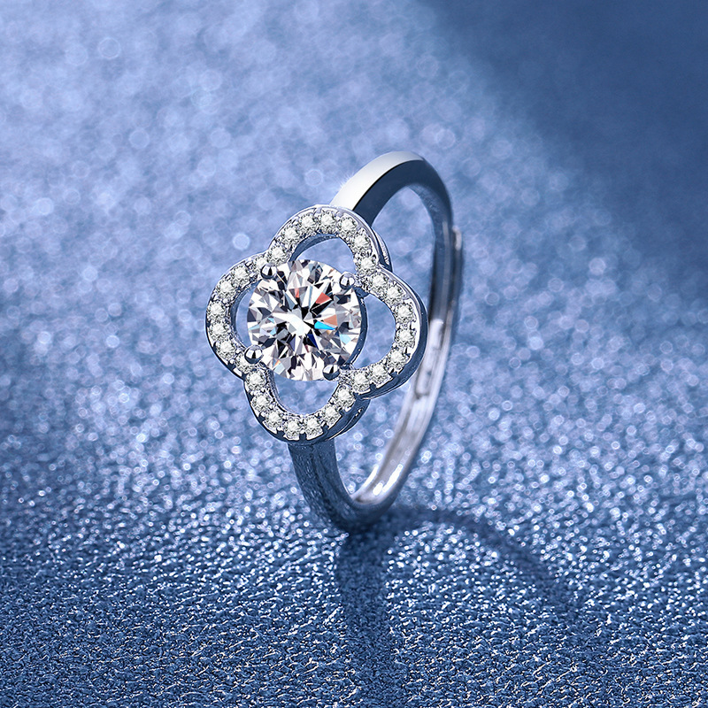 Moissanit-Halskette für Damen, Schlüsselbeinkette, Modetrend im koreanischen Stil, mikrogepflasterter Zirkon-Anhänger mit vierblättrigem Kleeblatt_voghion.com