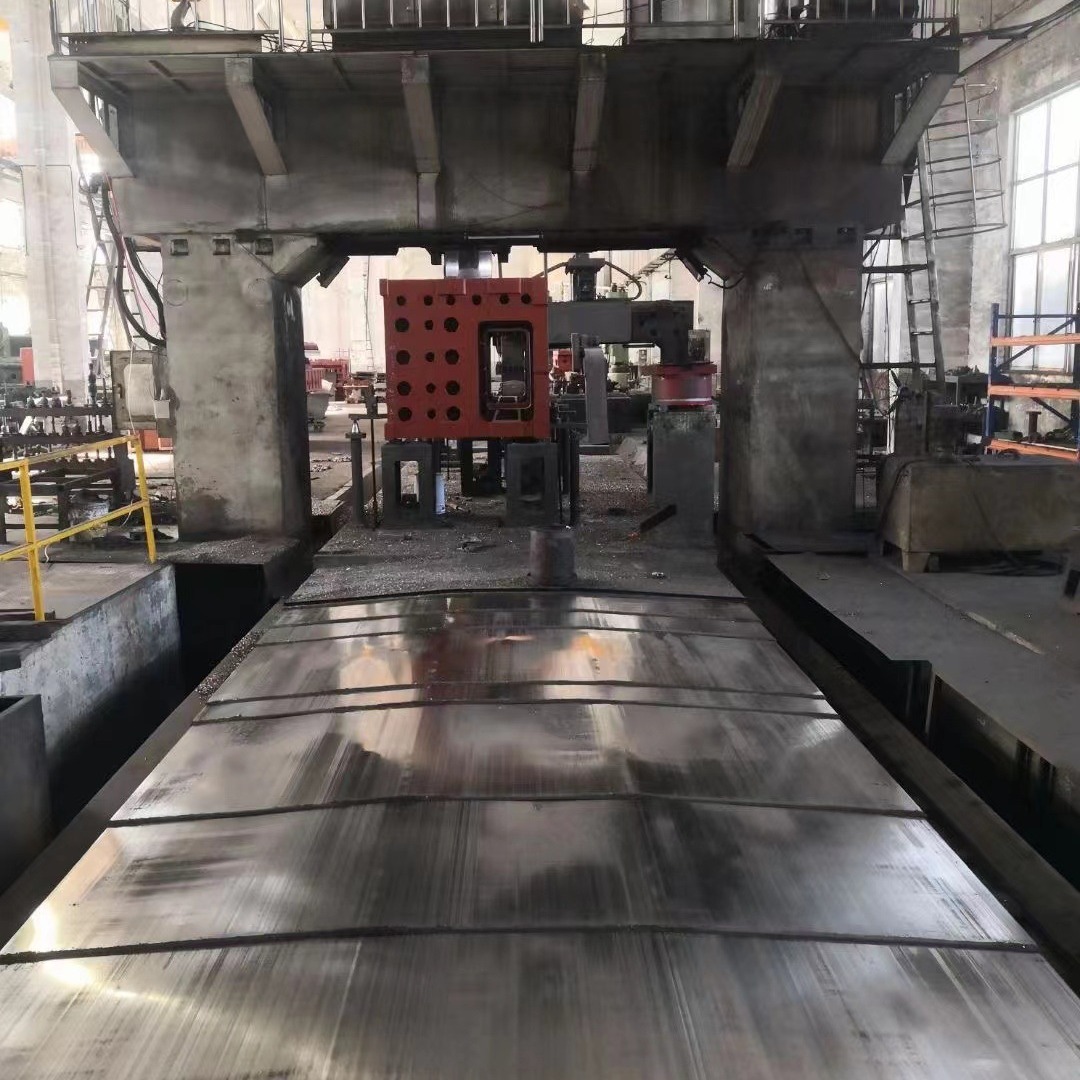 出售多棱数控龙门镗铣床，工作台3X8，门宽4.2，高度2.2，发那科