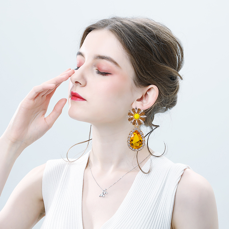 European And American New Alloy Diamond-studded Flower Drop-shaped Earrings display picture 2