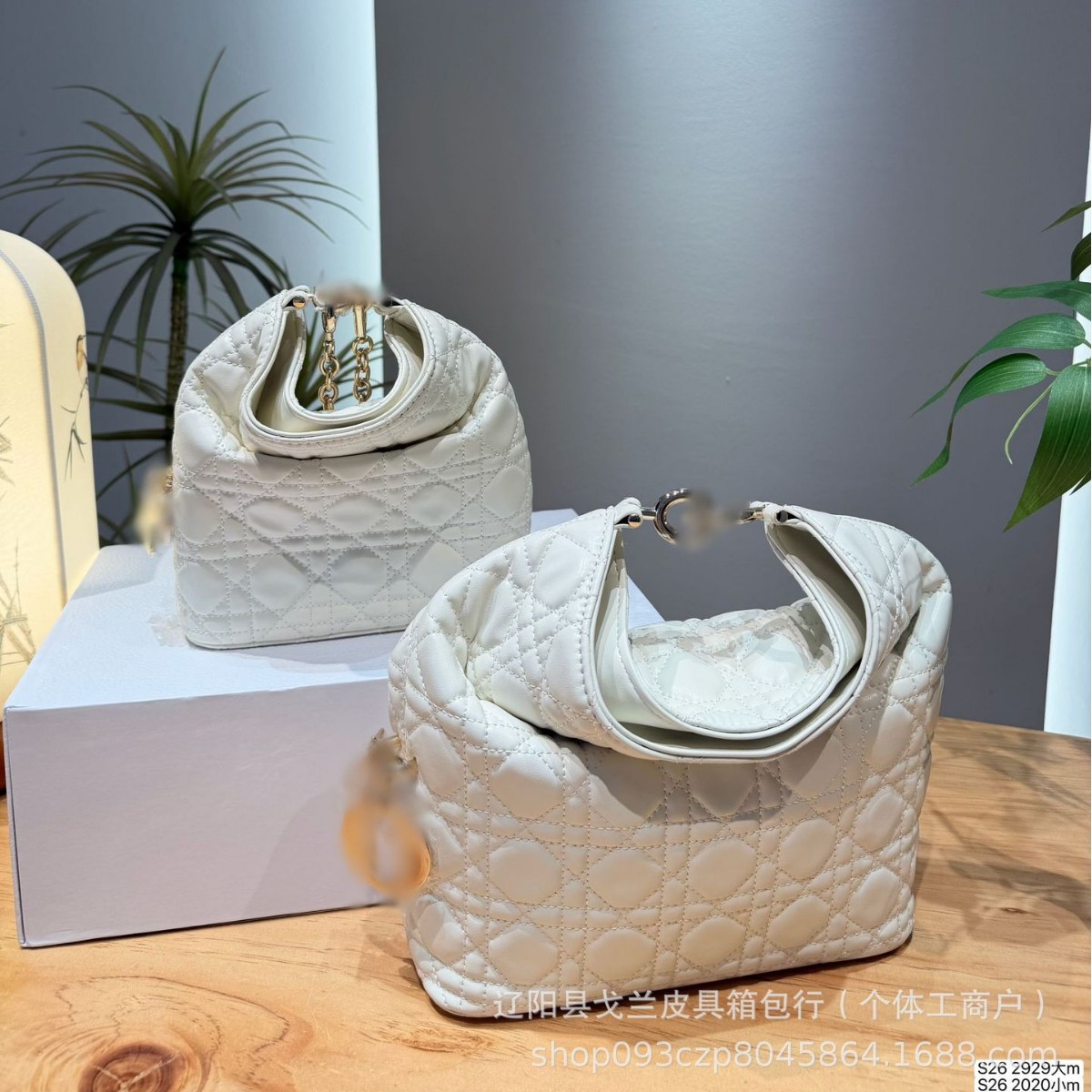 2026 new diamond-patterned handbag, women's genuine leather soft bag, high-end bracelet bag, commuter shoulder bag, small crossbody bag
