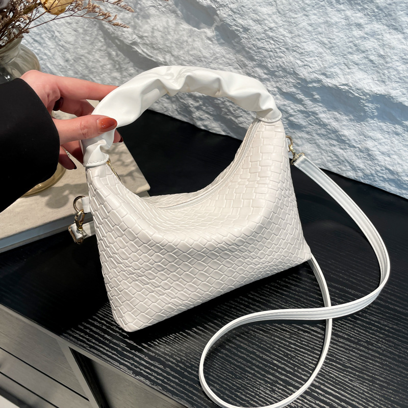 Este año bolsos populares de mujer diseño de tejido bolsos de mochila coreanos bolsos de transporte de aire extranjero 2024 nueva moda bolsos de hombro