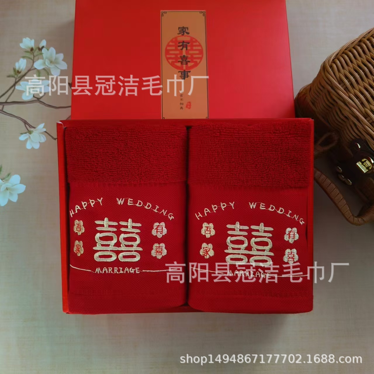 Карточное полотенце широкого сечения с вышитыми буквами