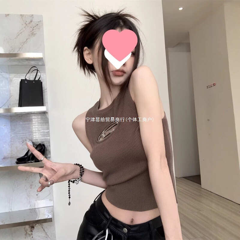 American-Style Spicy Metal Label Hollow-Out Knitted Tank Top for Women, Summer Design, Short Slim-Fit Hot Girl Top for Outerwear American-Style Spicy Metal Label Hollow-Out Knitted Tank Top for Women, Summer Design, Short Slim-Fit Hot Girl Top for Outerwear