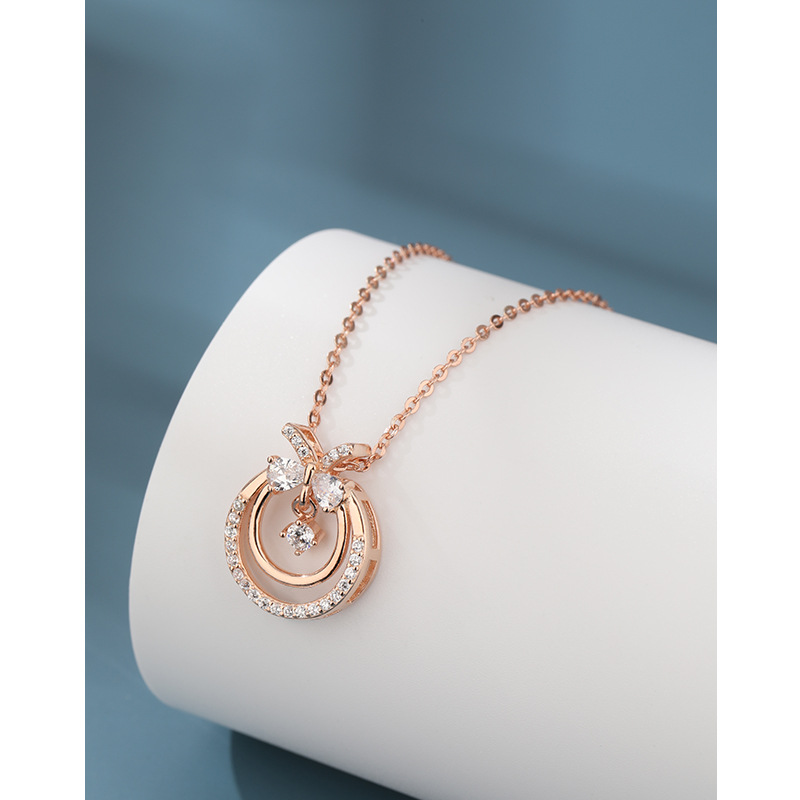 Collar de anillo con lazo de diamantes Mujer 925 Plata de ley Moda de nicho de lujo ligero Cadena de clavícula Advanced Sense Colgante Todo fósforo