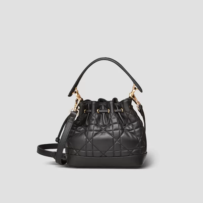 2025新款羊皮大牌同款菱格纹手提包单肩抽绳高级感水桶包通勤女包