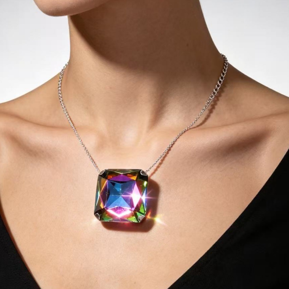 Amazon's best-selling oversized geometric square pendant necklace, niche design colorful rhinestone collarbone chain for women