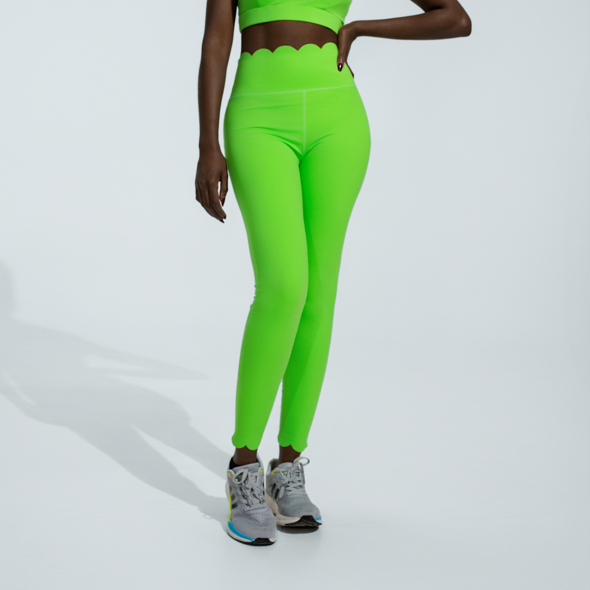 Europa y América transfronterizas damas piel de yoga de encaje pantalones apretados de elevación de cadera pantalones deportivos de adelgazamiento para montar pantalones de ejercicio