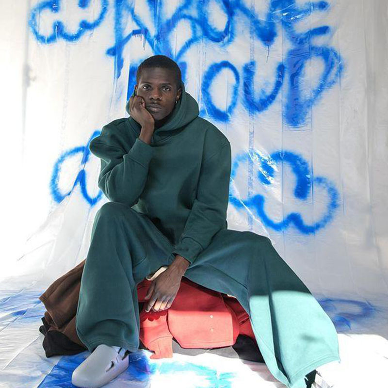 Nouveau pull tendance minimaliste de couleur unie avec un style décontracté à la mode et un sweat à capuche à col rond_voghion.com