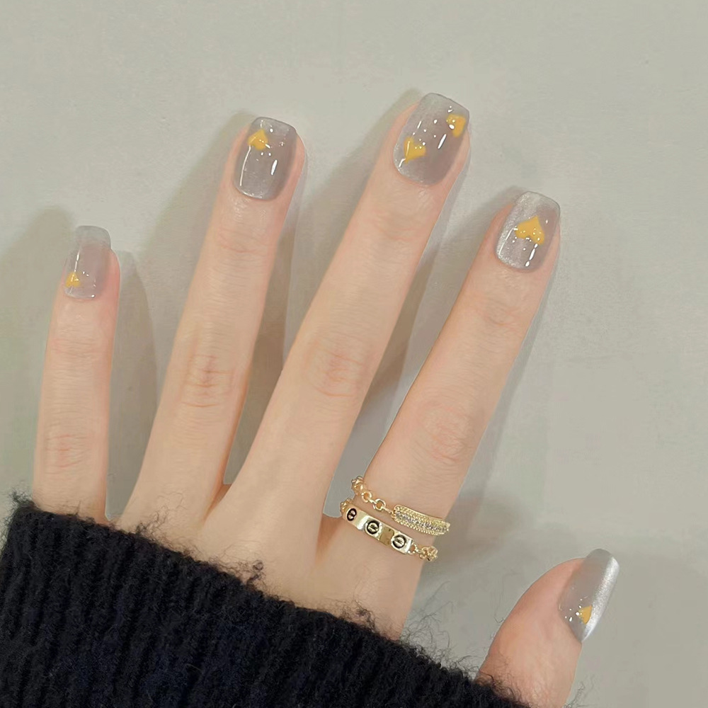 Ventas de chatarra encantadoras uñas de corazón amarillo dulce parche de uñas de ballet corto 30 piezas de uñas de ojo de gato