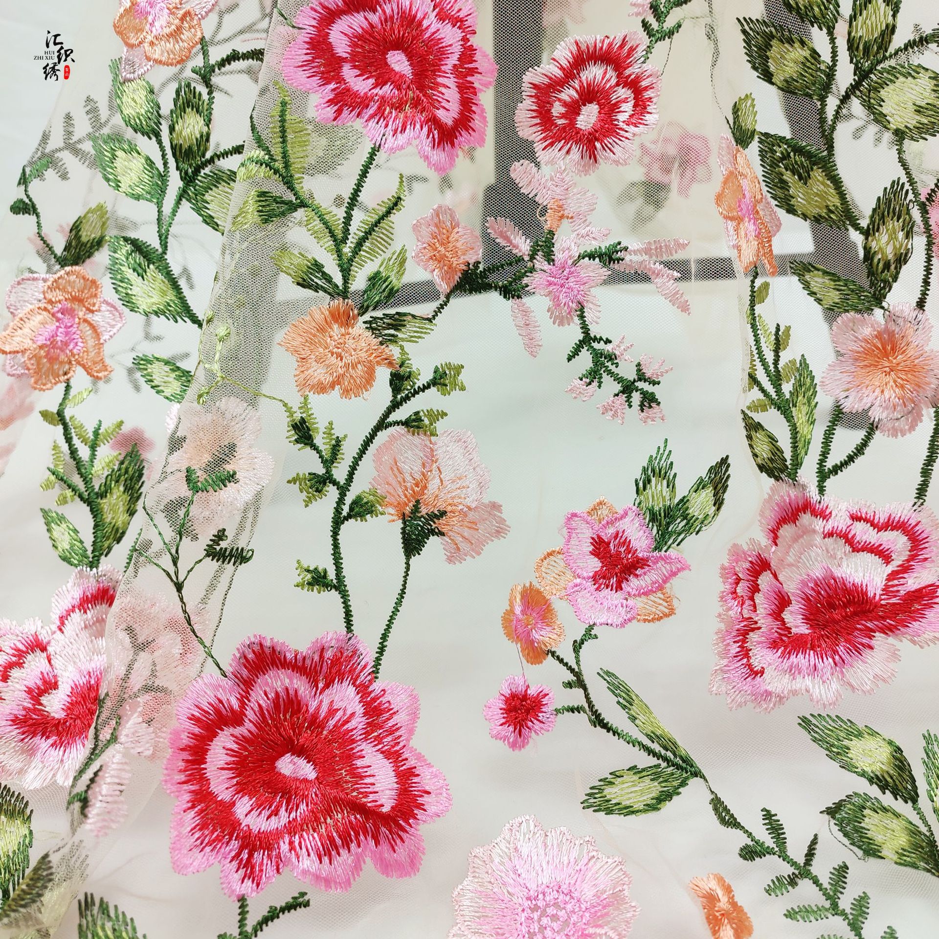 单边定位网纱多色刺绣面料 亲肤牡丹花婚纱礼服网布绣花布料