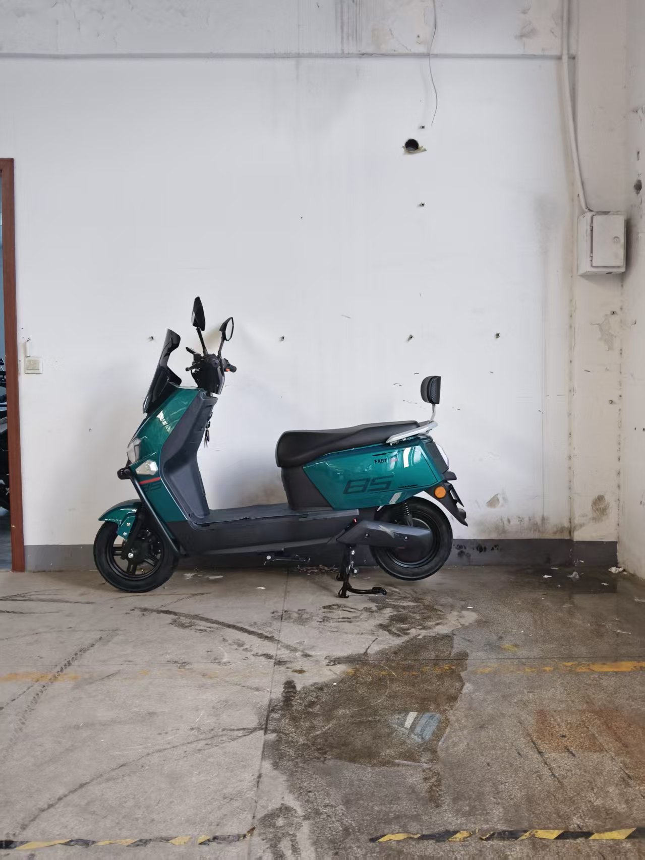 Fengshen Electric Vehicle 72V Long-Range Electric Motorcycle Export Commuter Vehicle High-Power Scooter