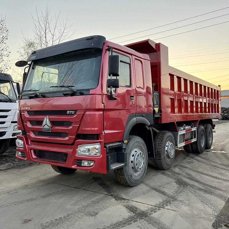 Экспорт самосвалов Howo с полным и восьмиколесным приводом, двухосных самосвалов, самосвалов с правым рулем для перевозки песка и гравия.