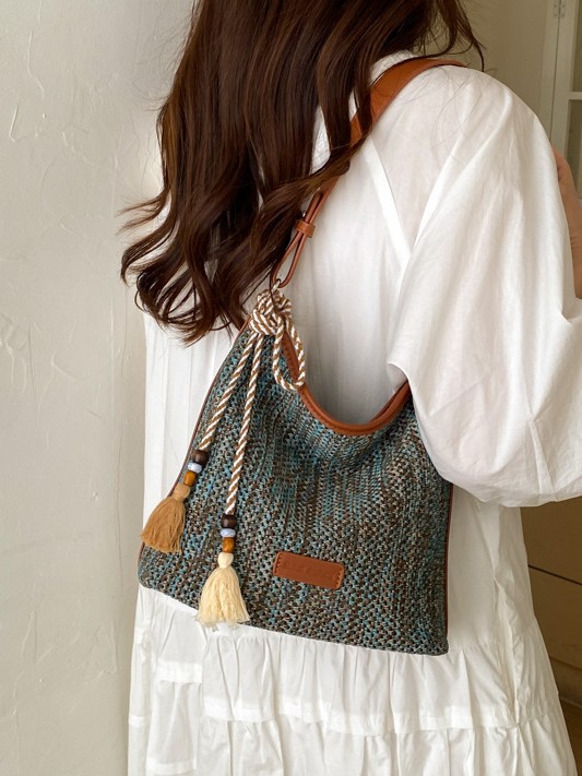 Bolsa de tote casual universal para mujeres 2026 nuevo estilo de vacaciones en la playa retro moda exquisita mochila de hombro