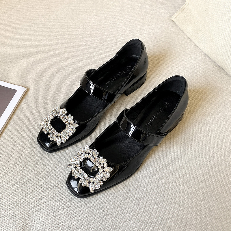 Nuevos y elegantes zapatos planos Mary Jane de charol con punta cuadrada y hebilla de diamantes de imitación para mujer 738-2, tacón medio grueso.