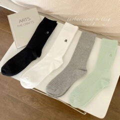 秋冬アルファベット刺繍カラードーパミン新作靴下aアルファベット男女中筒純色ふくらはぎ山積みファッションソックス