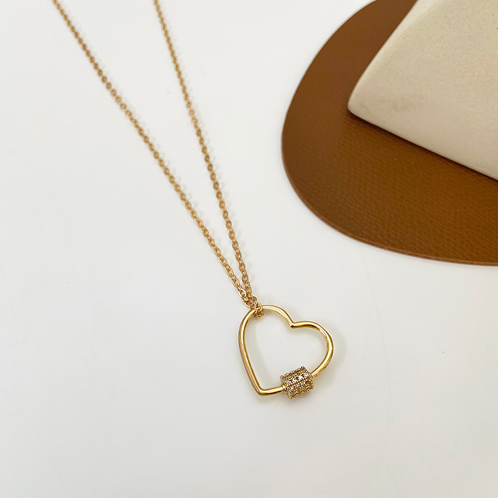 retro hollow heart-shaped geometric copper necklace