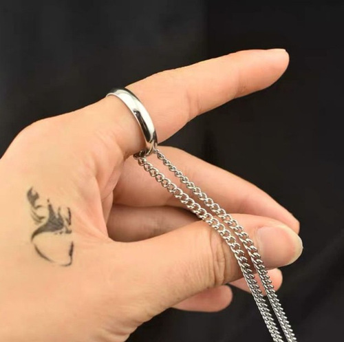 Japan-Korea-style accessories: Wang Yibo's dual-purpose ring and necklace—perfect for clubbing, street fashion, and easy-to-match necklaces for both men and women.