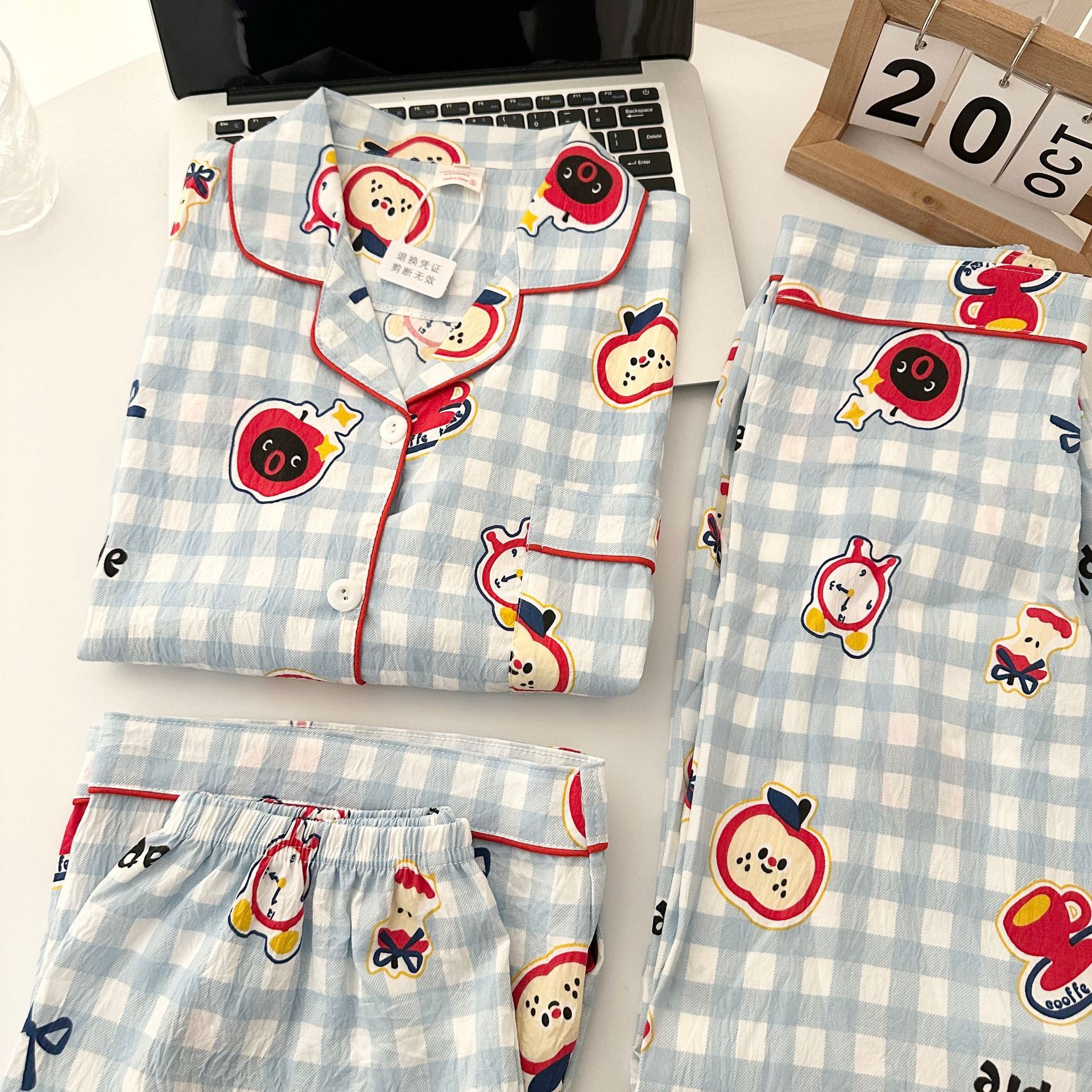 Al por mayor transfronterizo de tres piezas nubes algodón pijama cardigán con solapa mangas cortas pantalones cortos de dibujos animados a cuadros ropa para el hogar
