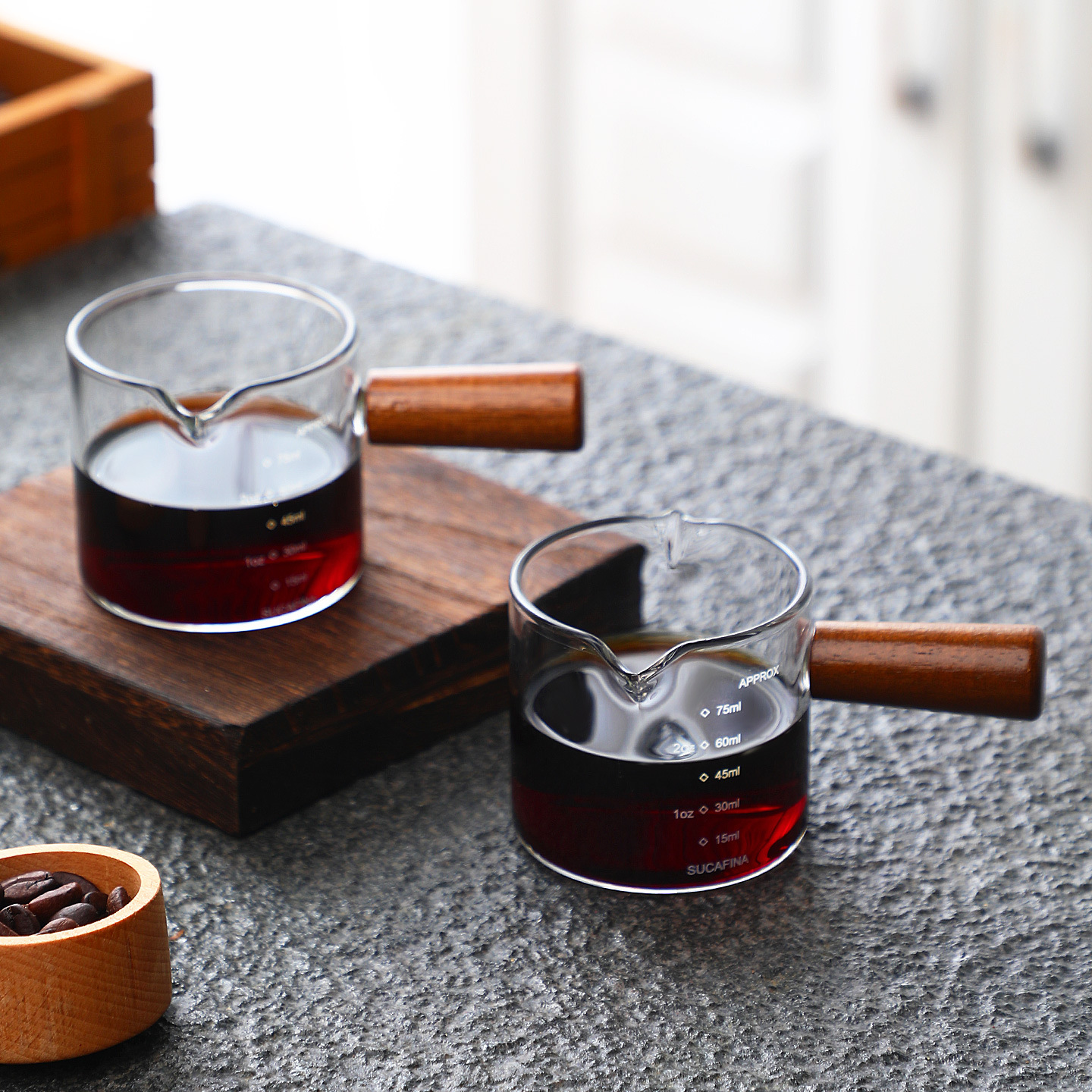 Wooden handle high borosilicate glass double-spout coffee cup for home use, with scale, small ounce cup, heat-resistant mini milk jug for cafes