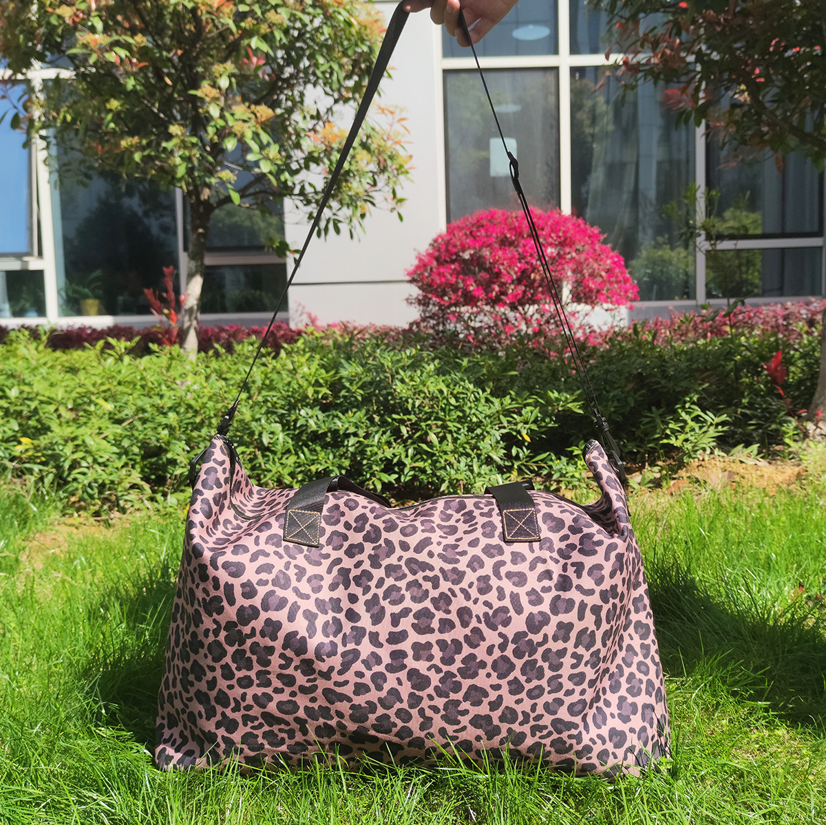 Fashion Tie Dye Leopard Pillow Shape Zipper Handbag display picture 3