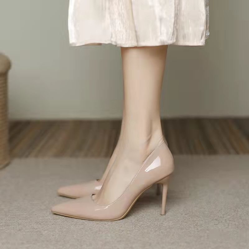 High-Heeled Shoes for Women, with Thin Heels and Pointed Toes, in Burgundy, Featuring a Unique Design, Sexy and Stylish, in Nude-Colored Shiny Leather, French-Style Patent Leather, Popular on Social Media High-Heeled Shoes for Women, with Thin Heels and Pointed Toes, in Burgundy, Featuring a Unique Design, Sexy and Stylish, in Nude-Colored Shiny Leather, French-Style Patent Leather, Popular on Social Media