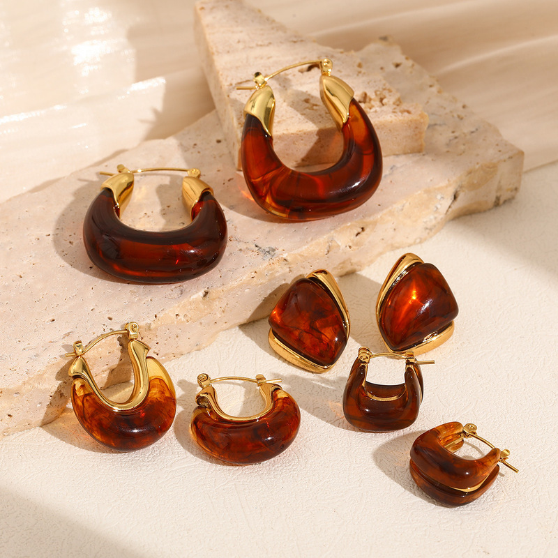 Melard color geometric irregular U-shaped resin earrings for women, elegant autumn and winter titanium steel earrings wholesale and custom-made Melard color geometric irregular U-shaped resin earrings for women, elegant autumn and winter titanium steel earrings wholesale and custom-made