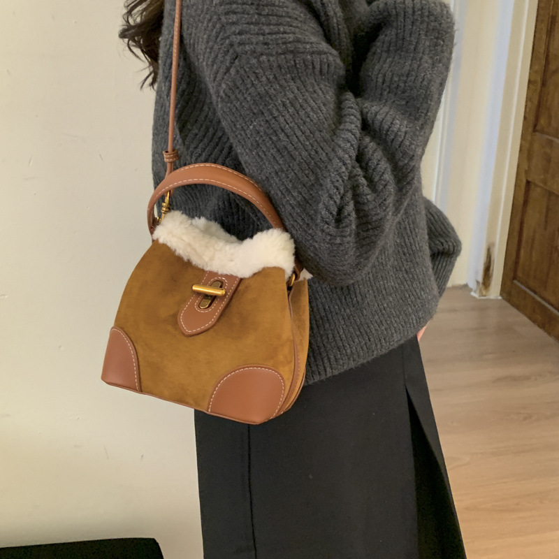 Invierno bolsas de peluche retro bolsas esmerizadas bolsas de mujer nueva mochila de hombro de cordero mini bolsas de cubo de mano de moda