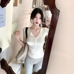 纯欲风辣妹2025新款正肩纽扣领短袖T恤女夏修身显瘦中袖掐腰上衣