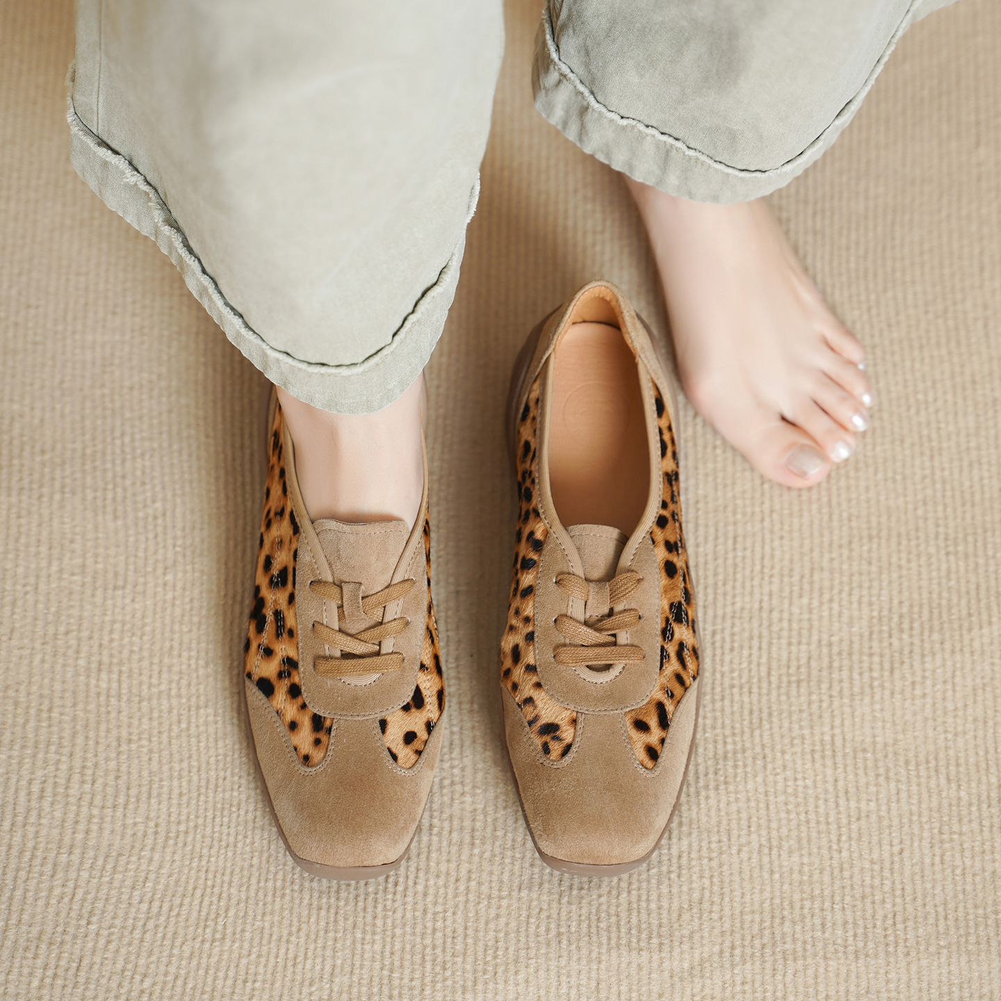 Giày sneaker nữ đế dày phối màu dây buộc phong cách Đức Huấn — đen