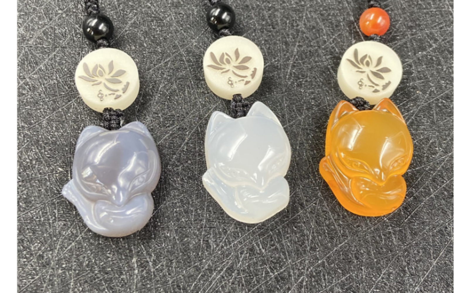 Ethnic Little Fox Agate Pendant Necklace display picture 5