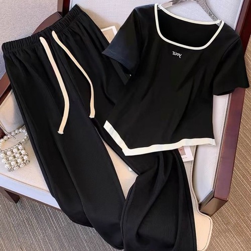 Summer Outfit for Plus Size Women - Unstructured Square Collar Short-Sleeve T-Shirt and Wide-Leg Pants Set