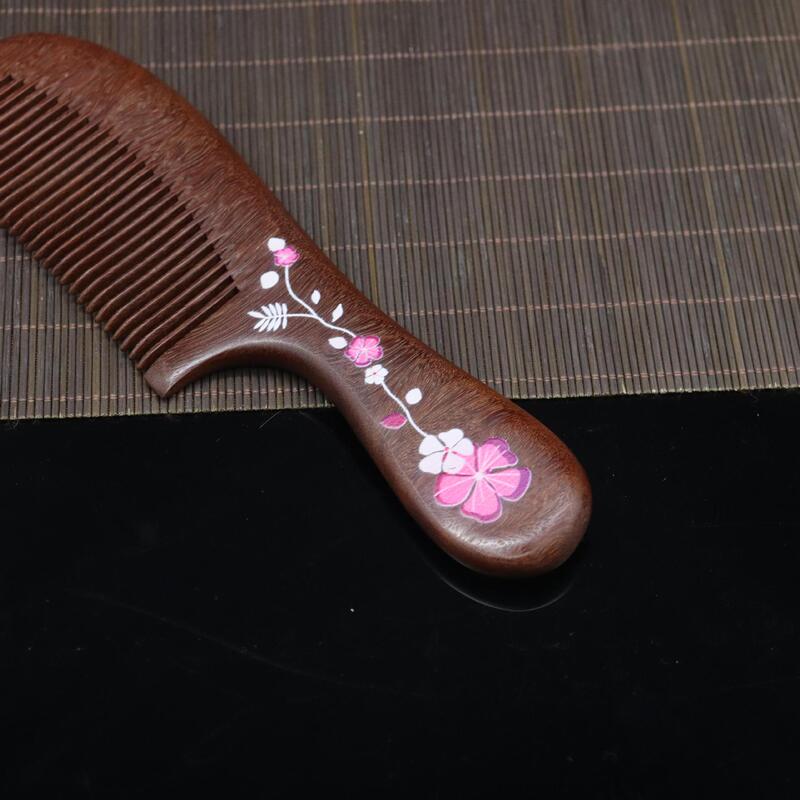 卸売りの赤い檀木の櫛の彫刻の延長の取っ手の伝統の彩色の工芸品の木の櫛の露店の量の檀木の櫛|undefined