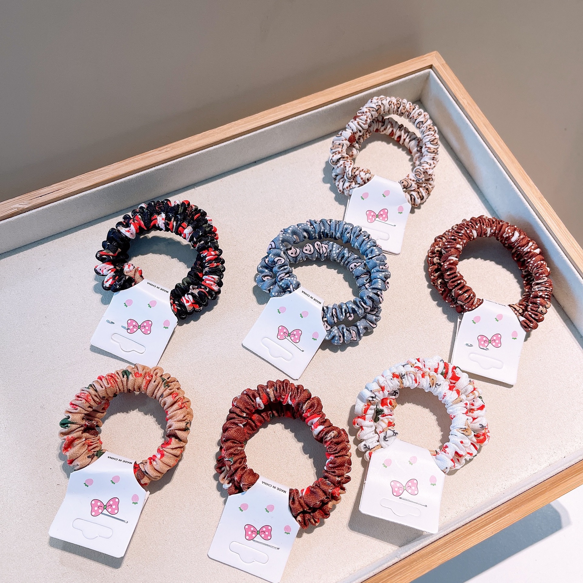 11g Weight Festival Occasion Geometric Pattern Women'S Gender Retro Style Khaki, Coffee, White, Blue, Black Color Retro Vintage Christmas Series Cute Bear Hair Ring Hair Accessories 无