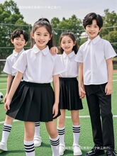 ��һ��ͯ���r����ͯ�����ļ�С�W��У�����L��Ůͯ��ɫ�r�±��ݳ�