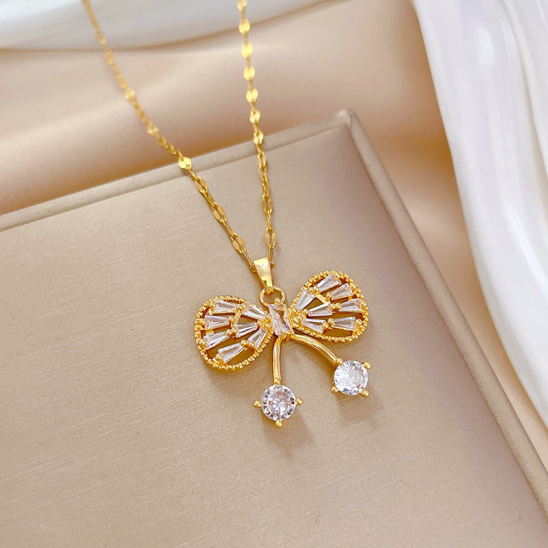 Set collana e orecchini a farfalla micro-set per banchetti_voghion.com