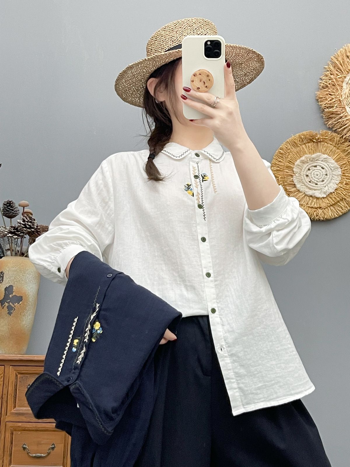 Retro breathable spring shirt with a round collar for leisure