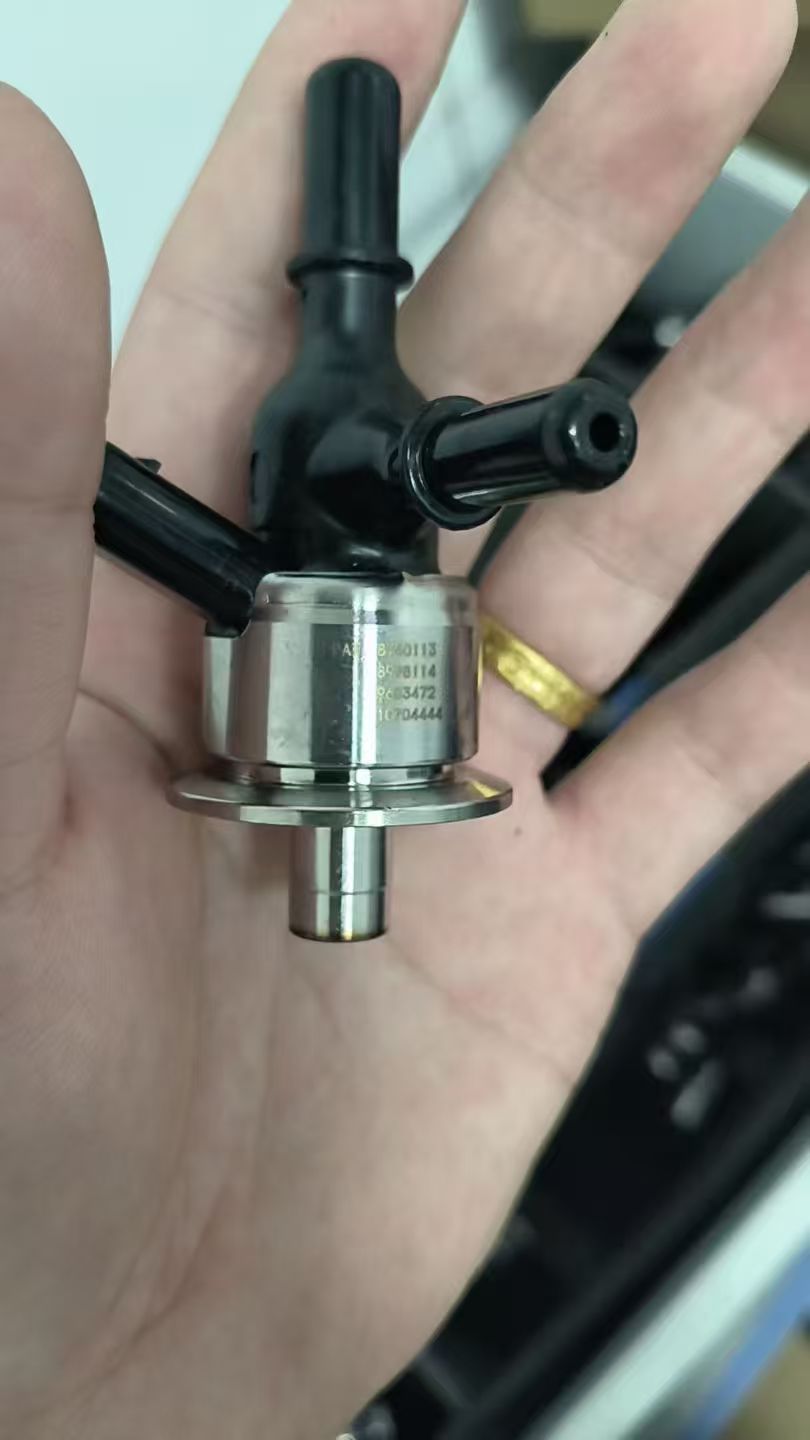 1J508-97644 is suitable for Kubota M7-151 SVL95-2S new DEF fuel injector