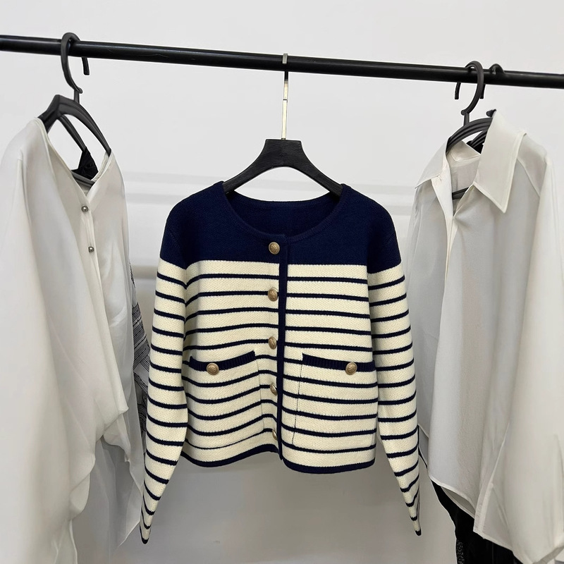 Tail EL wool blend embossed gold button striped stitched round neck knitted cardigan