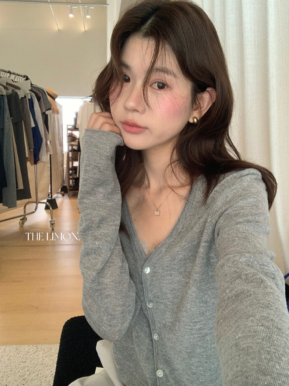 Áo khoác cardigan V-neck dệt kim sợi tencel linen chống nắng mỏng nhẹ xuân hè — Đỏ thẫm, Xám cacbon, xám đậm, trắng ngà chi tiết 23