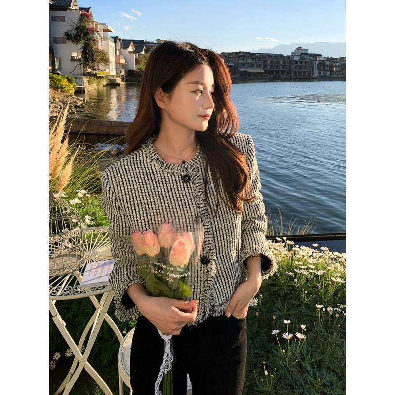 French-Style Small Fragrant Plaid Jacket for Women, New Spring and Autumn High-End Petite Short Coarse Floral Knit Cardigan Top