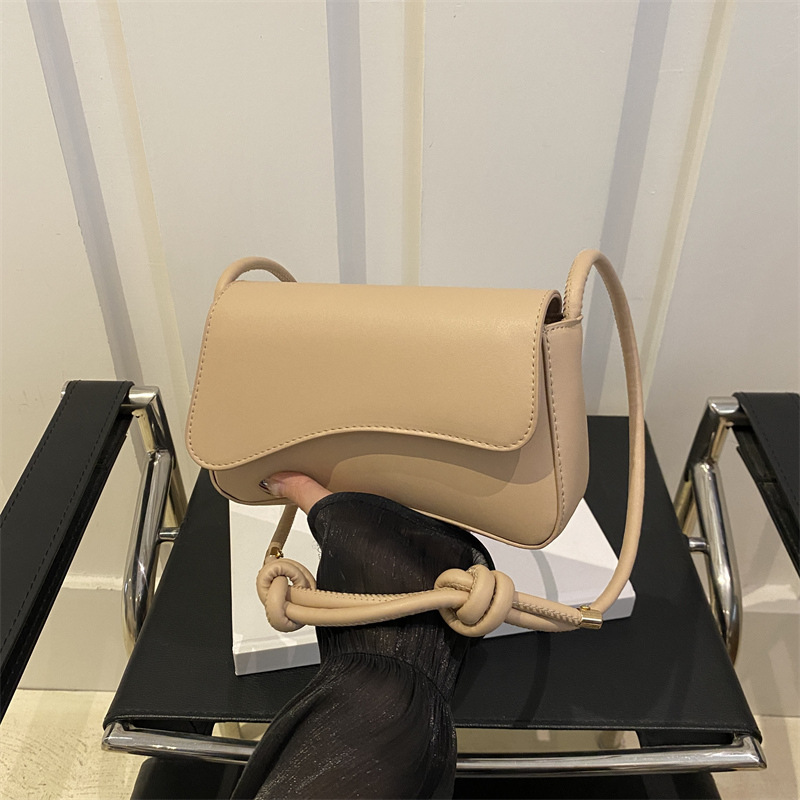 2024 nueva moda con hebilla magnética, bolso cuadrado pequeño, bolso de hombro de textura literaria de moda, bolso de mensajero de moda minimal