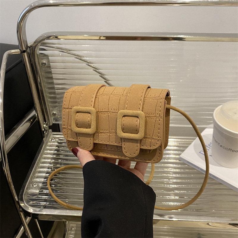 2024 otoño y invierno nuevo bolso pequeño hermoso bolso de mujer moda extranjera mujer hombro de nicho diseño bolso de mujer bolso pequeño