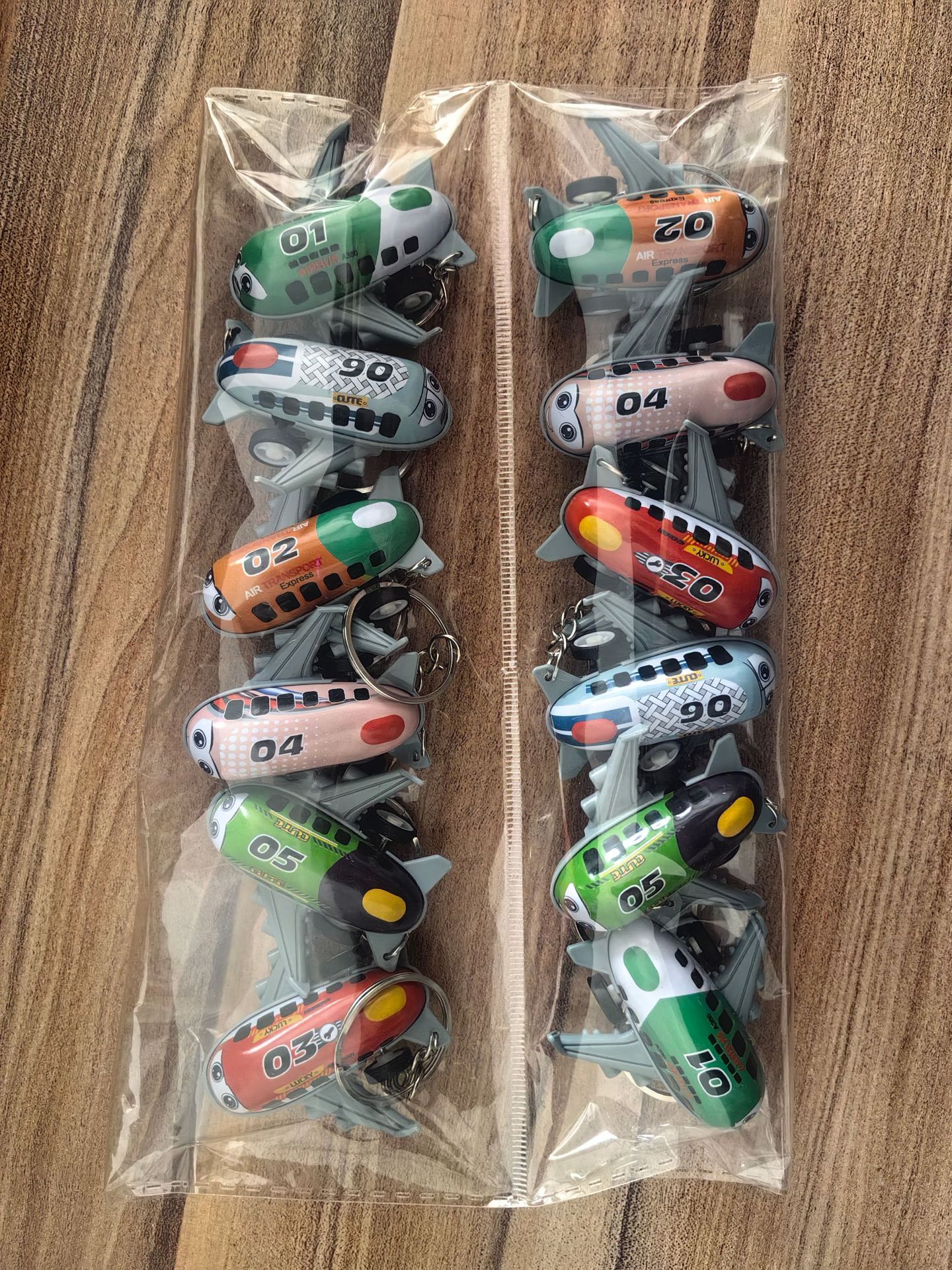 Bolsas OPP personalizadas -5.2CM llavero de avión de retorno 12 (pedido mínimo de 100 juegos)